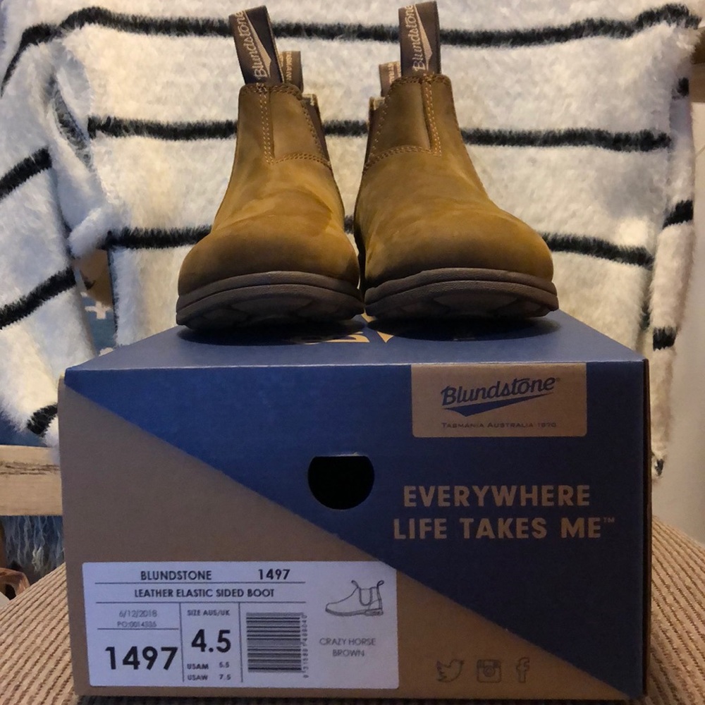 BRAND NEW women’s active series Blundstone boots